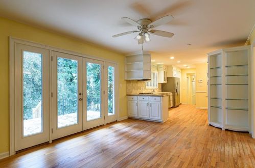 1543 Knob Hl Dr, Atlanta GA  30329-3208 exterior
