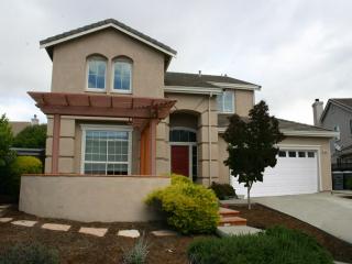 1025 Woodcrest Ct, Vacaville, CA 95688-9120