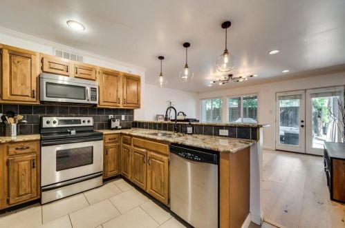 10914 Giddings Cir, Dallas TX  75238-2950 exterior