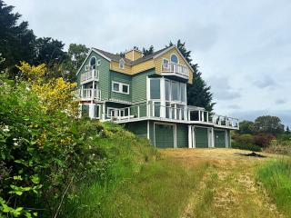 4820 244th St, Vashon, WA 98070-8121
