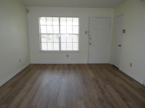 4406 Windsor Dr, Garland TX  75042-5235 exterior