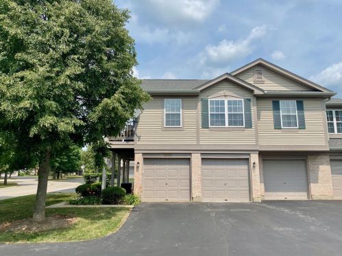 1555 Auburn Ln, Gurnee, IL 60031-5247