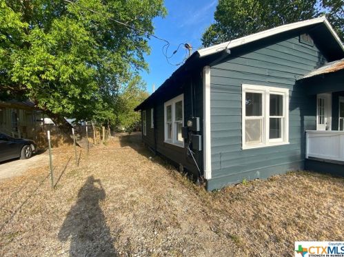 1618 Starcke St, Seguin TX  78155-2067 exterior