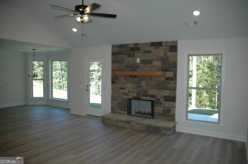 112 Highland Pointe Dr, Lagrange, GA 30240-3700