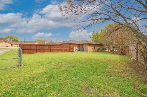 501 Center St, Whitewright TX 75491-2804 exterior