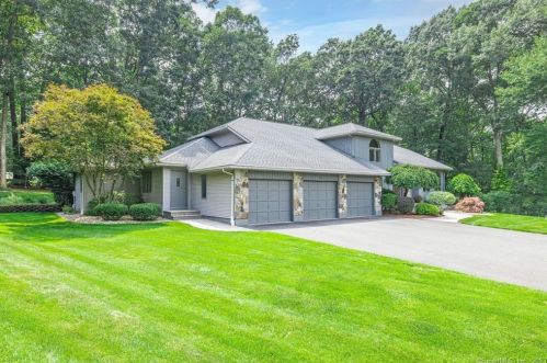 48 Jonathan Ln, Wapping, CT 06074-2954