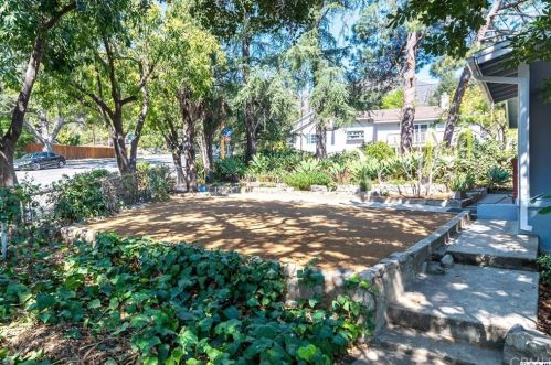 5124 Ln Crescenta Ave, Glendale CA 91214-2117 exterior