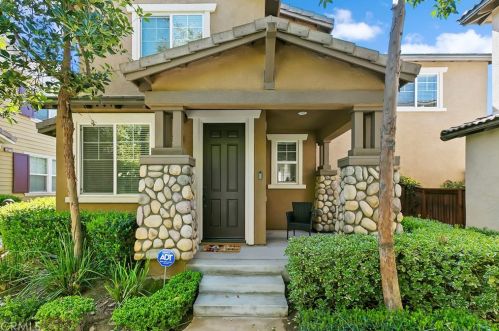 3271 Laval Ln, Riverside, CA 92503-8901