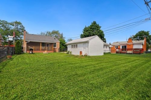 8253 Newcastle Ave, Niles IL  60714-2614 exterior