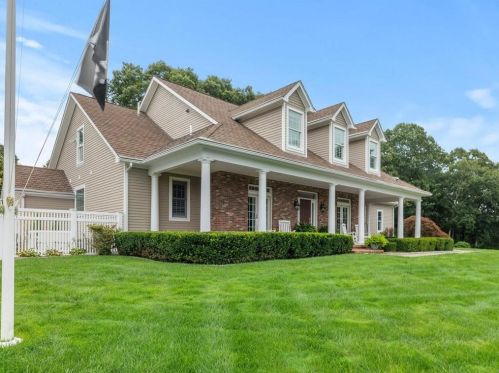 4 Eagle Ct, Westerly, RI 02891-3723