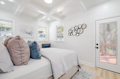 763 Center Hill Ave, Atlanta GA  30318-6236 exterior