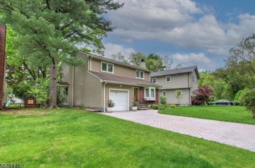 12 Elmwood Rd, Springfield, NJ 07081-2419