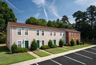 621 Warwick Village Dr, Richmond VA  23224-1424 exterior