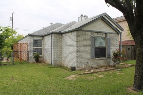 2420 Markland St, Irving TX  75060-6868 exterior