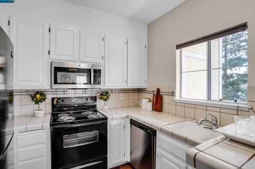 735 Buchanan St, Benicia, CA 94510-2959