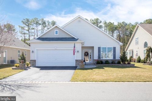 651 Timberline Ln, Lakehurst, NJ 08759-1355