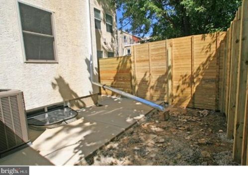 2036 19 St, Philadelphia PA 19121-4120 exterior