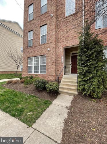 2290 Merseyside Dr, Woodbridge, VA 22191-6533
