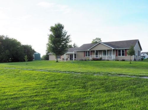7915 Crawford Rd, Auburn, KS 66402-9312