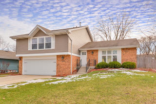 1376 Sunnybrook Dr, Naperville, IL 60540-4029