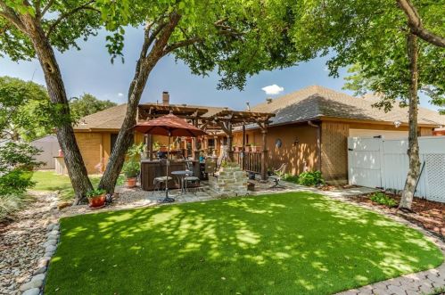 2517 Belmeade Dr, Carrollton TX 75006-2008 exterior