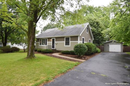 11 Grace St, North Aurora, IL 60542-1627