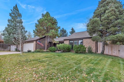 8022 Hinsdale Pl, Englewood CO  80112-1829 exterior