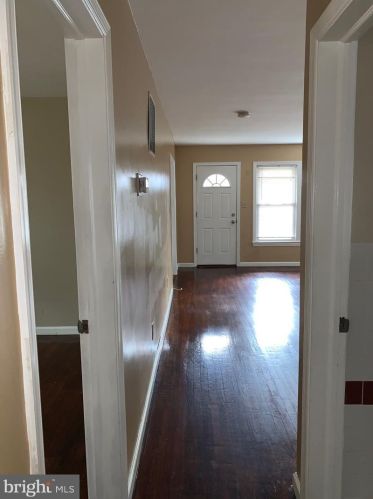 2110 Forest Glen Rd, Silver Spring MD  20910-1122 exterior