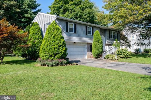 1883 Manchester Ln, Lancaster, PA 17601-6209