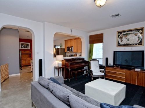 2333 Amur Dr, Austin TX  78745-2065 exterior