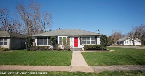 34 College Ave, Tinton Falls, NJ 07724-1512
