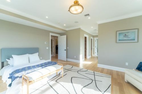 4 Chartier Cir, Middletown RI  02840-3724 exterior