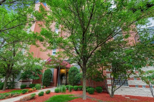 949 Willard Ct, Chicago, IL 60642-7514