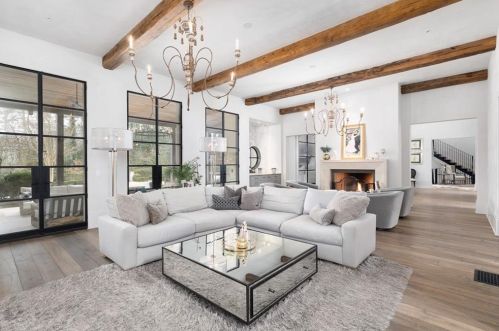 3994 Emma Ln, Atlanta GA  30342-3835 exterior