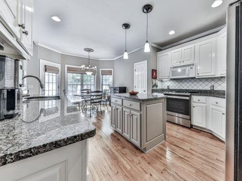 625 Split Ridge Dr, Holly Springs, GA 30115-7206
