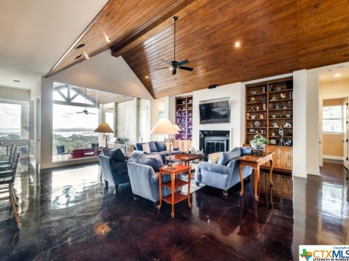 1009 Bluewater Pl, Spring Branch TX 78070-5485 exterior