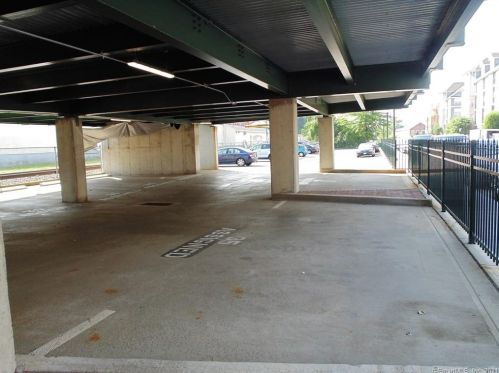 145 Canal St, Huntington CT  06484-8100 exterior