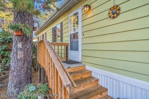 11 Woodchuck Pkwy, Lakehurst, NJ 08759-3652