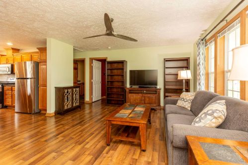 29913 County Road 108, Elkhart, IN 46514-9370