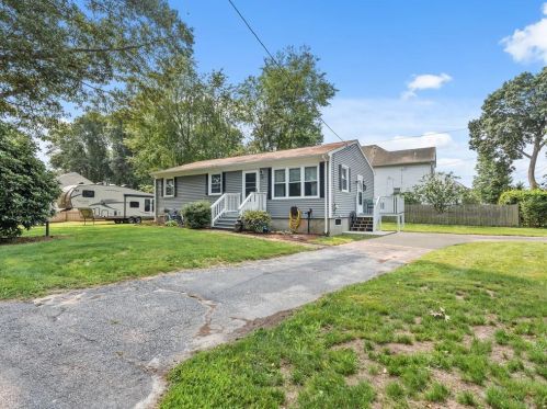 38 Hillcrest Ave, Warwick, RI 02889-8313