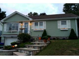 26 Heath St, East Providence, RI 02915-4904