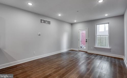 402 Berks St, Philadelphia, PA 19122-2211