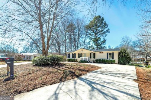 252 Lakeview Dr, Locust Grove GA  30248-3820 exterior