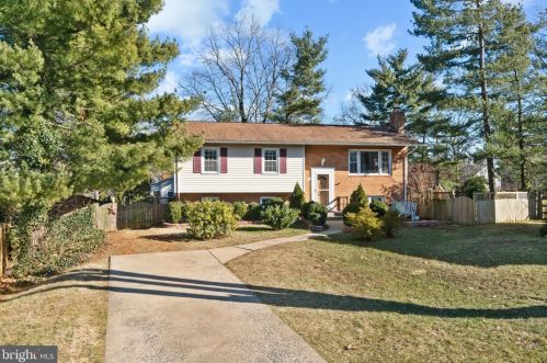 838 Colvin Ct, Herndon, VA 20170-3322