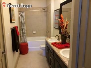 52 Saturn St, San Francisco CA  94114-1453 exterior