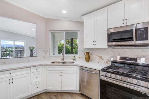 8735 Almond Rd, Lakeside, CA 92040-5315