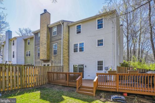 10008 Chestnut Wood Ln, Springfield VA  22015-2701 exterior