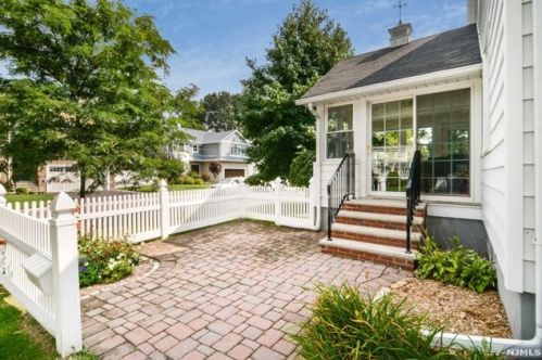 683 Ridgewood Rd, Oradell, NJ 07649-2029