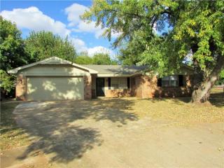 335 Cedar Dr, Mustang, OK 73064-3404