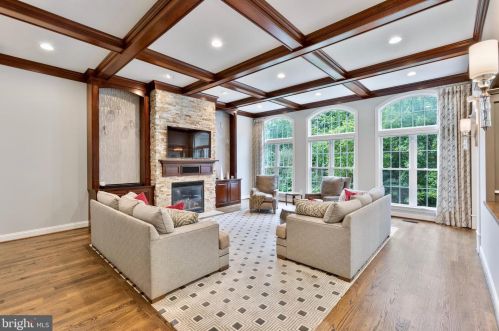 18951 Canoe Landing Ct, Leesburg, VA 20176-8218